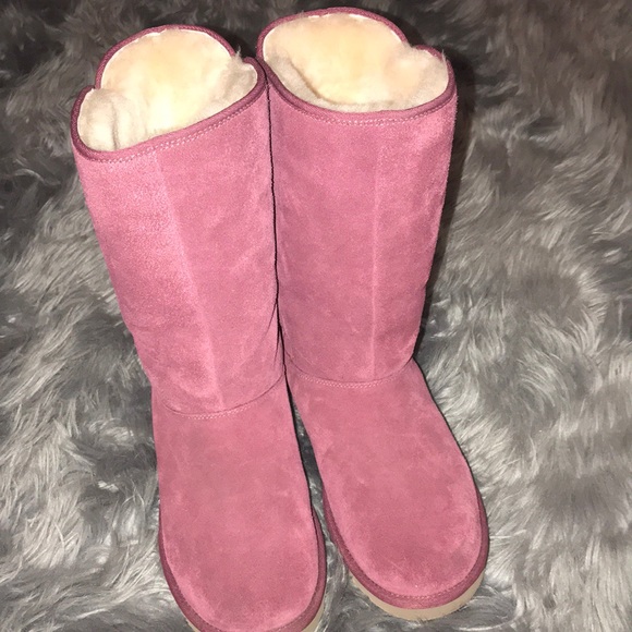 Burgundy UGG Size 8 Women - Picture 2 of 4